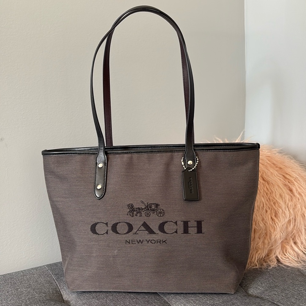 NWOT Coach Horse and Carriage City Zip Tote